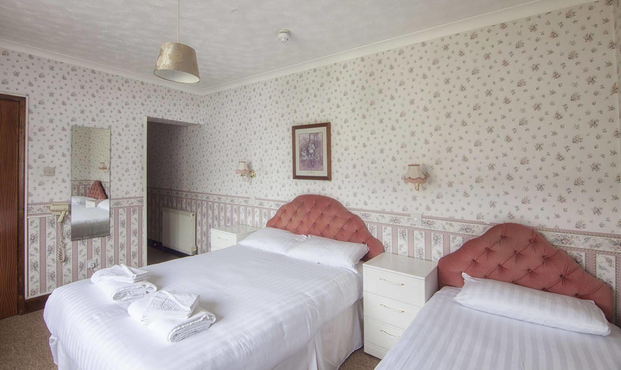 The Wight Bay Hotel - Isle Of Wight Сэнддаун Экстерьер фото